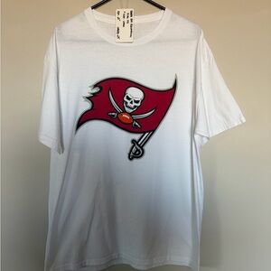 TAMPA BAY BUCCANEERS FLAG TEE